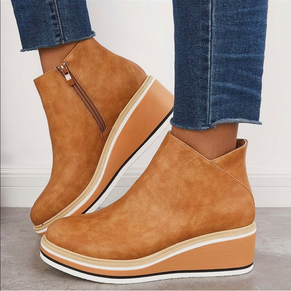 NWOB Platform Wedge Ankle Boot